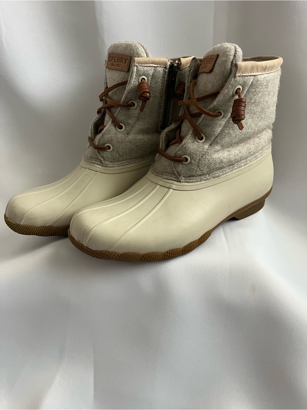 Sperry Women’s Saltwater Beige Duck Boot